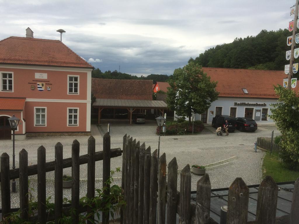 Zur Krone Wolfsegg Buitenkant foto