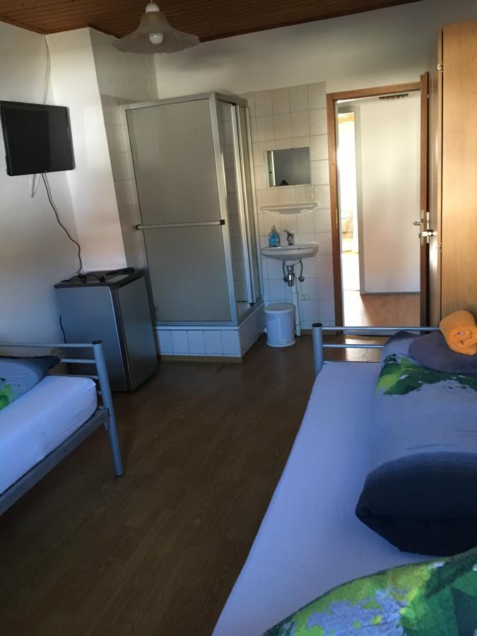 Zur Krone Wolfsegg Buitenkant foto